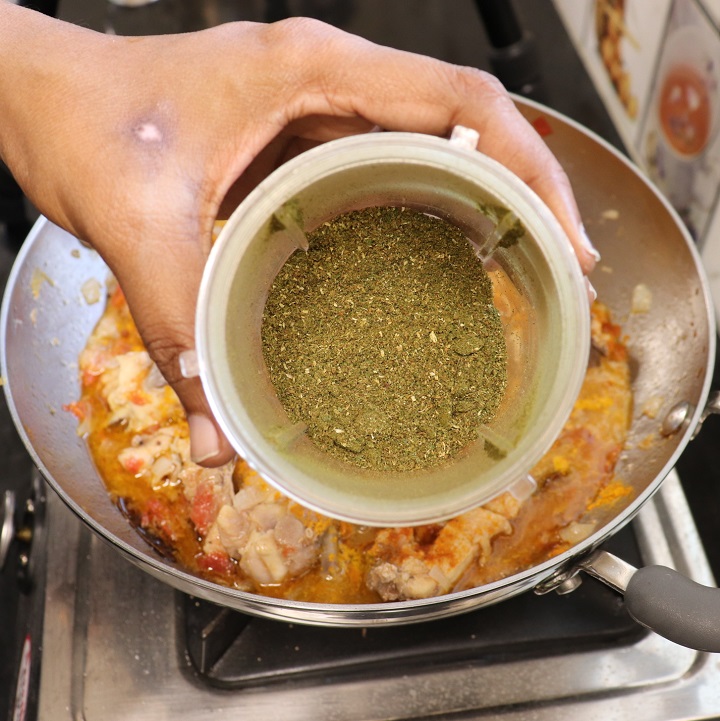 add curry leaves powder