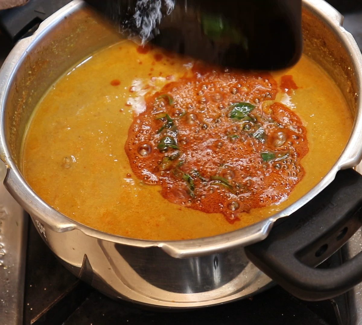 Add tampering into chicken salna
