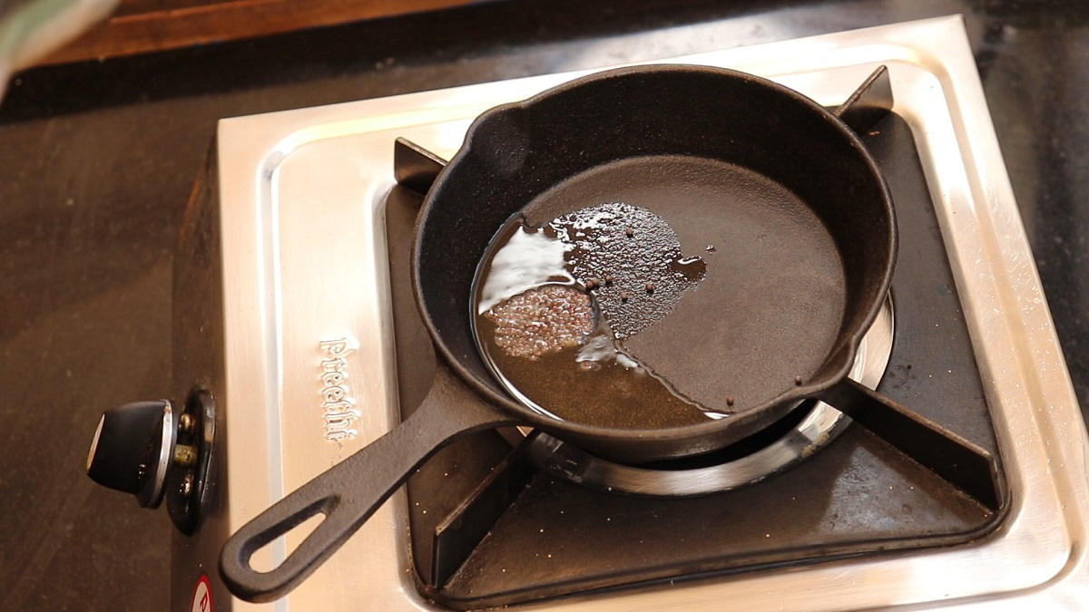 heat oil in a pan and add mustard allow it to splutter