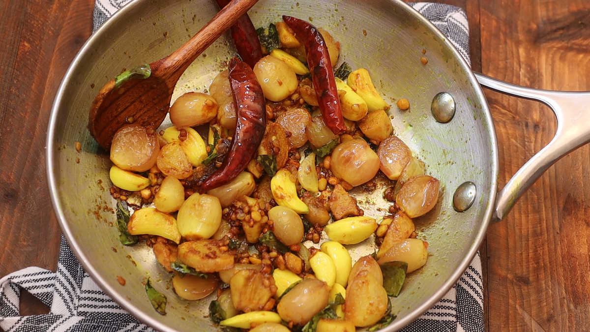 Let all the ingredients for ginger chutney cool down