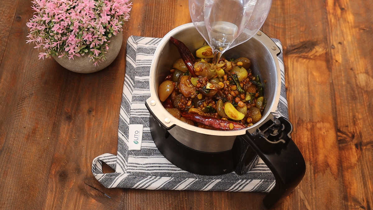 Transfer the ingredients for ginger chutney into a blender
