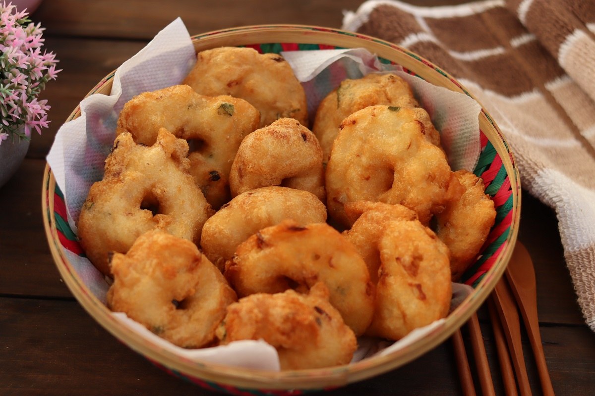 Medu Vada in a bowl