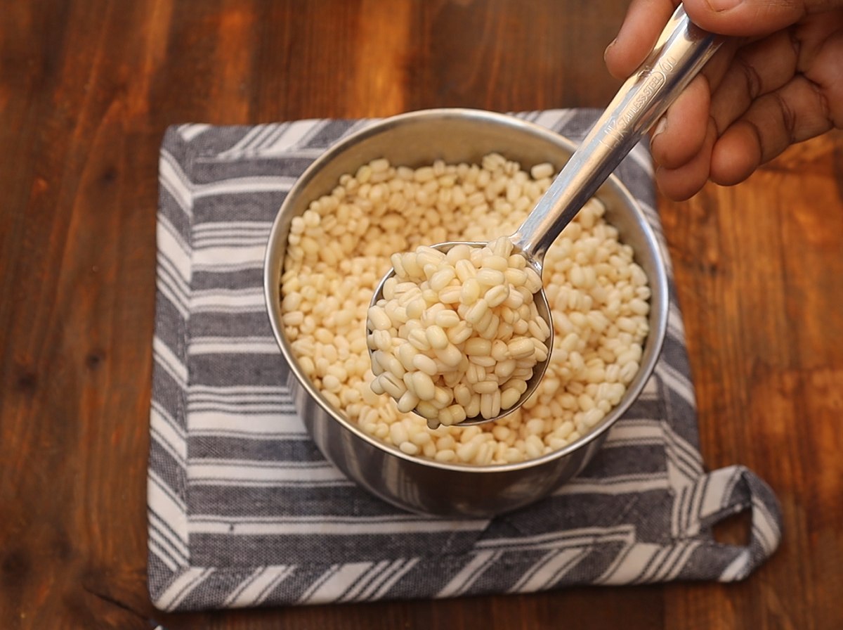 Soak Urad dal for 2-3 hrs and drain the excess water.